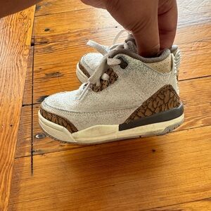 Jordan 3 Retro "Palomino" Toddler Kids' Shoe
Color: OREWOOD BROWN/METALLIC GOLD
